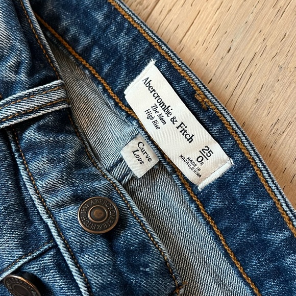 Abercrombie & Fitch “The Mom” High Rise Straight Leg Jean Curve Love Size 25 - Picture 3 of 7